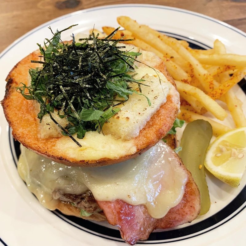 限定　博多めんたいマヨ もっち〜ずベーコンバーガー(アンバープレイス)