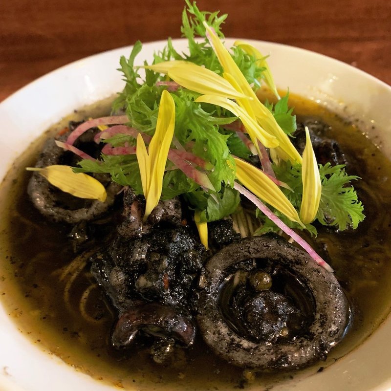 限定 魚介イカスミアヒージョらーめん(海老丸らーめん)