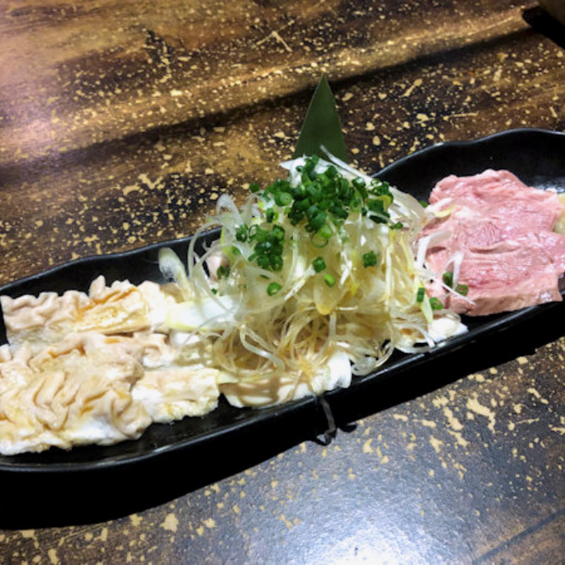 もつ刺し 3点盛り(豚小家 （ぶたごや）)