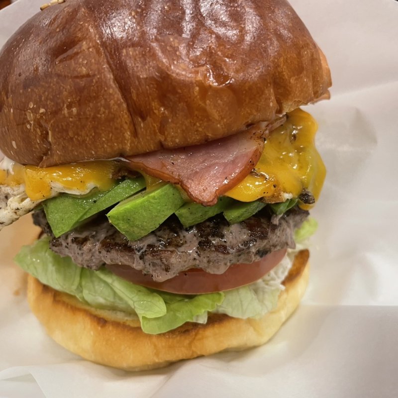 アボガドベーコンチーズバーガー(ゴールデンブラウン フクオカ(GOLDEN BROWN FUKUOKA))