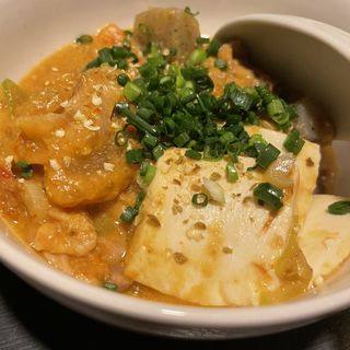 煮込　辛豆腐(炭屋えんけい)
