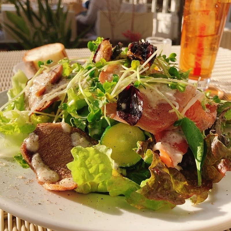 美食家のサラダ（パン・ドリンク付き）(UNDER THE SKY)