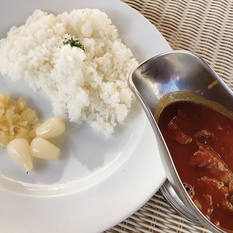 黒毛和牛のビーフカリー（サラダ付）(UNDER THE SKY)