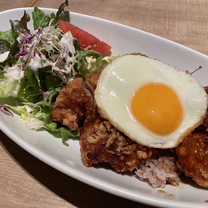 モチコチキンロコモコ(モアナキッチンカフェ 有楽町イトシア店)