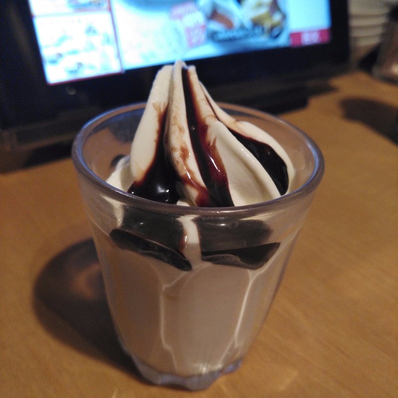 チョコバニラソフト(焼肉きんぐ 水沢店)