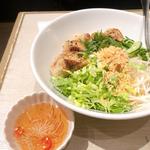 ブン・チャー・ジョー（揚げ春巻きサラダ麺）(バインセオ サイゴン 有楽町店 )