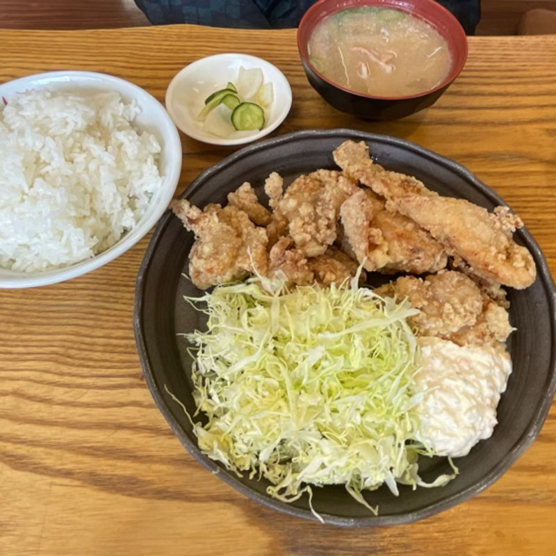 唐揚げ定食(まるい食堂)