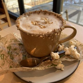 焦しポップコーンミルクティー(PEANUT Cafe)