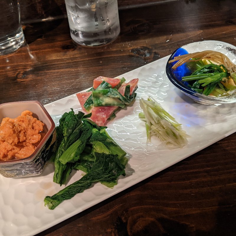 あん肝、菜の花、マグロぬた和え、島らっきょ浅漬け、せりお浸し(日本酒◎酒場 コメカラ)