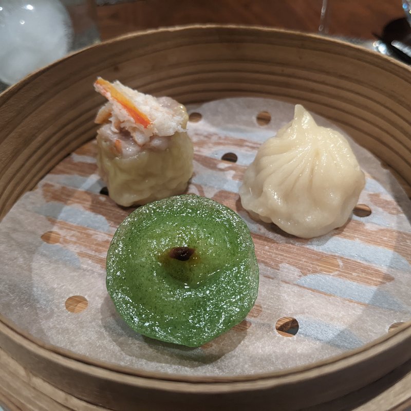 海老　ひしを　蒸し餃子、ズワイ蟹　焼売、鶏白湯　小籠包(series)