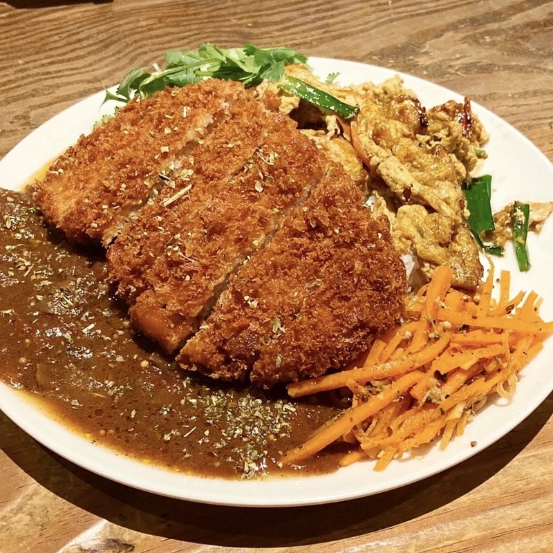 2種類セット（カツカレー＋カオホーイトード）(アジアン屋台 ウータン食堂)