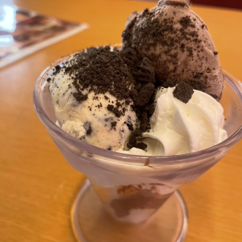 ザクっとクッキー＆クリームパフェ(スシロー)