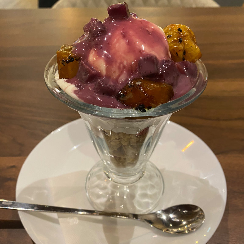 紅妹パフェ(ハワイアンカフェ 魔法のパンケーキ 木津川店)