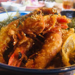 殻ごと食べられる新食感 海老天丼(こあら食堂)