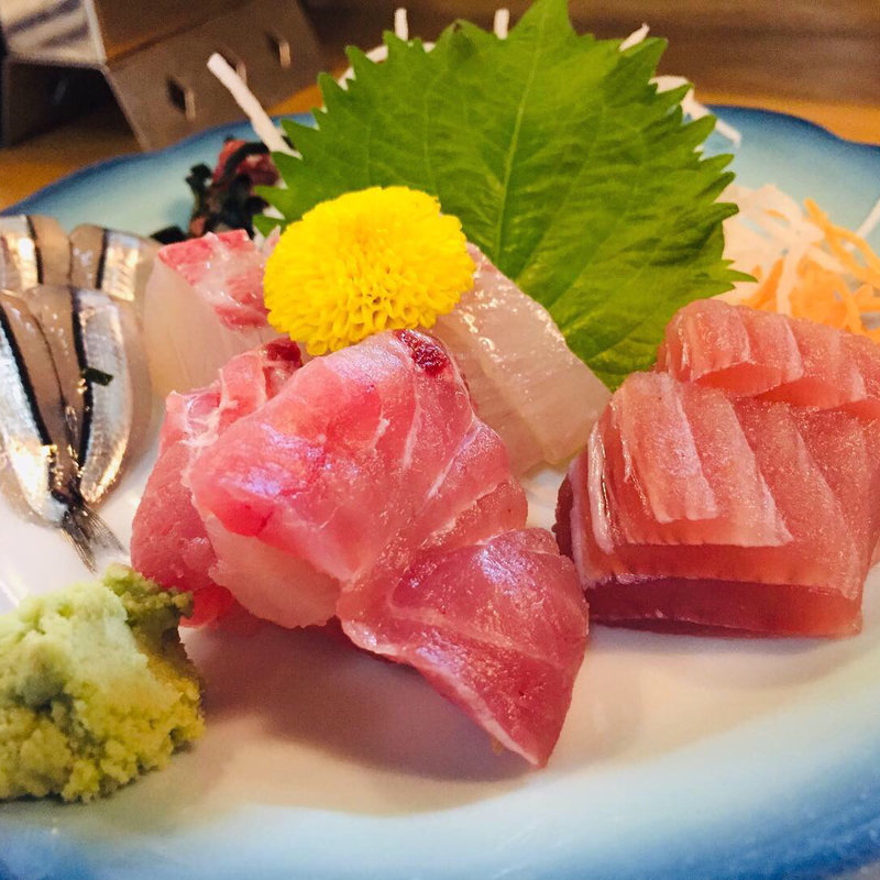 お造り(お食事処 玉鱗 （オショクジドコロ ギョクリン）)