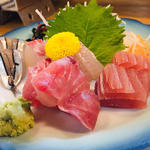 お造り(お食事処 玉鱗 （オショクジドコロ ギョクリン）)
