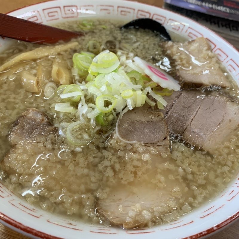 しょうゆラーメン大盛（背脂tp）(すがい食堂 （すがいしょくどう）)