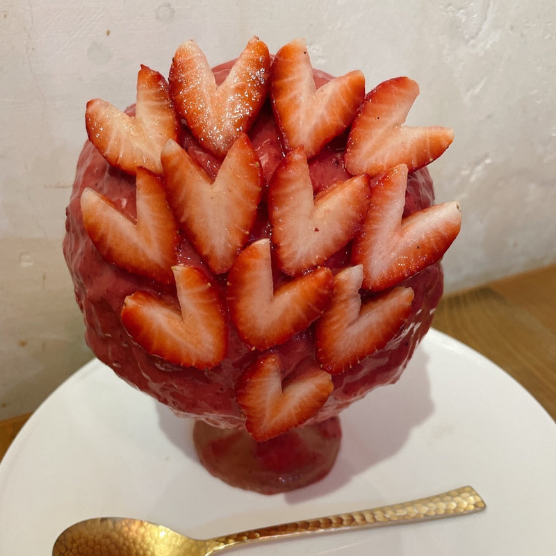 苺にフォーリンラブ氷(かき氷研究所)