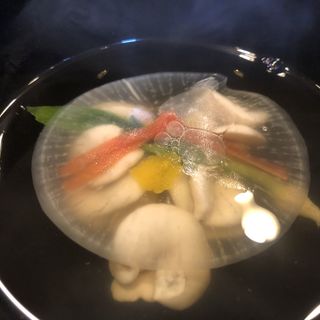 薄氷に見立てた大根と白子のすまし汁(日本料理　おかざき )