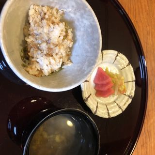 鯛そぼろとフキノトウの炊き合わせご飯(日本料理　おかざき )
