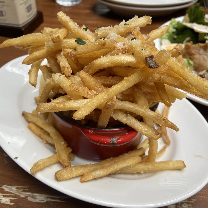 フライドポテトトリュフ&チーズ(シクスバイオリエンタルホテル)