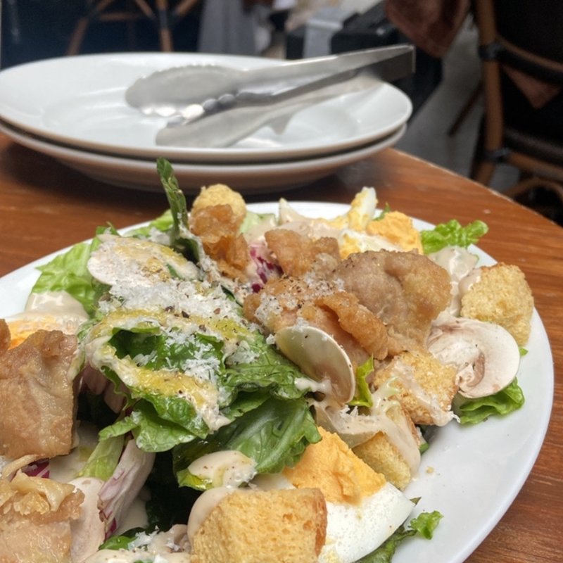 シーザーサラダ(シクスバイオリエンタルホテル)