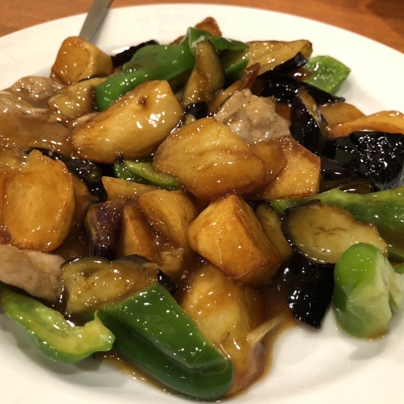 地三鮮(茄子・ピーマン・ジャガイモ・豚肉炒め)(廣聚隆)