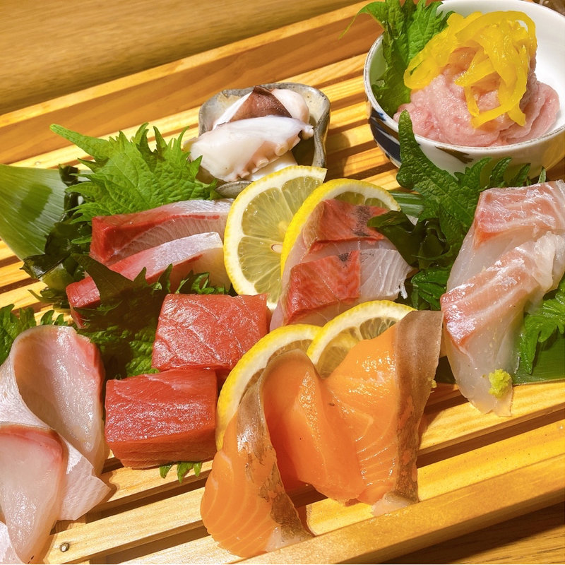 刺身盛り合わせ(宝堂 KARASUMA)
