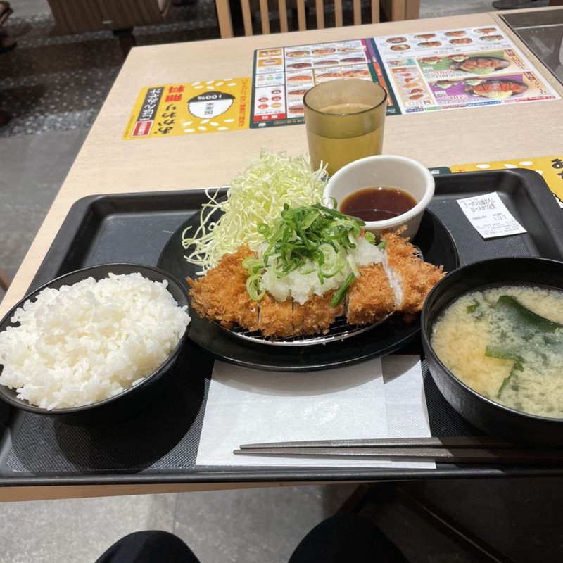 山盛おろしロースかつ定食(松のや元町店)