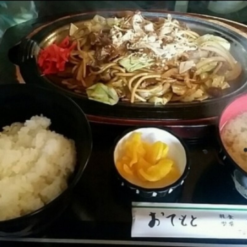 焼きそば鉄板定食(樫)