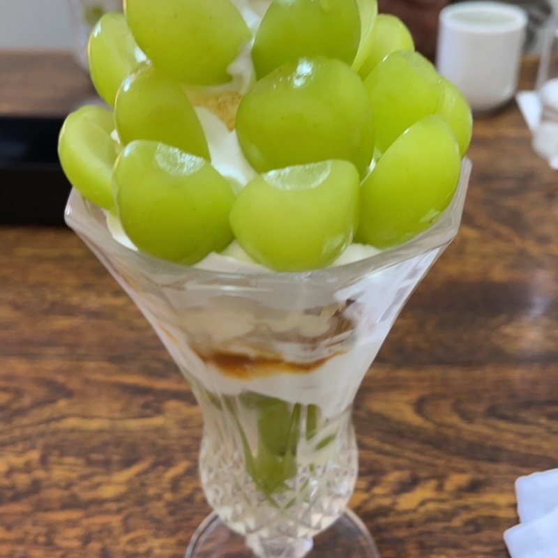 シャインマスカットパフェ(キャロット )