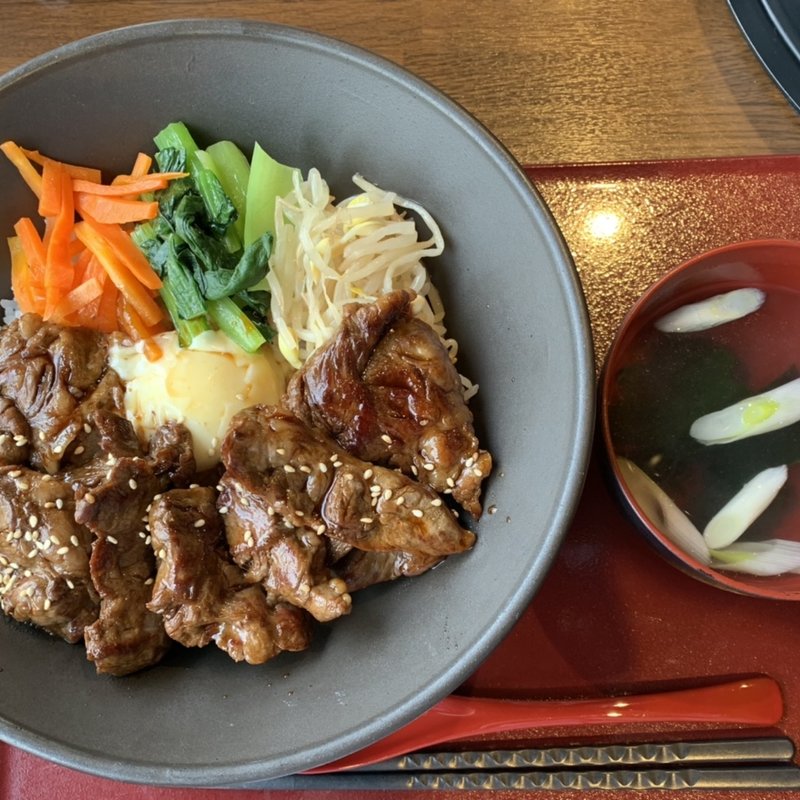 黒牛切り落とし山盛りステーキ丼(薩摩黒家 （さつまくろや）)