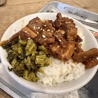 小魯肉飯(台湾の味 ルーロー飯と魚介系 担担麺専門店 魯担（ルタン）)