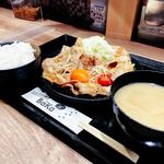 桃豚上ロース＆奥久慈卵の黄身添え定食(しょうが焼き Baka)
