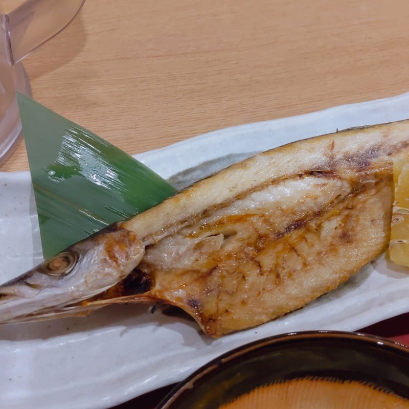 カマス開き焼きと鶏唐揚げ定食(築地食堂源ちゃん 神保町店 )