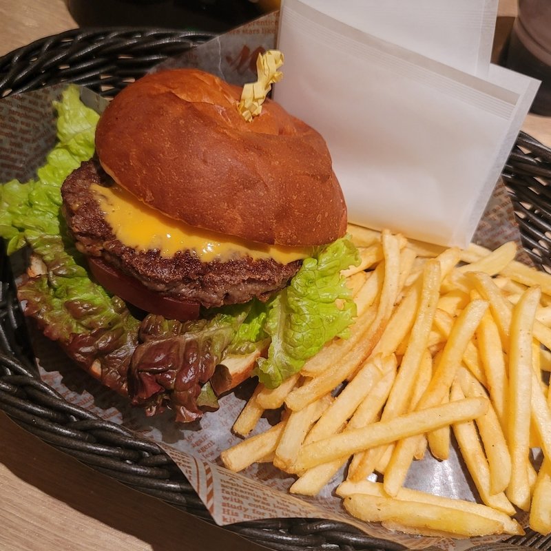 チーズバーガー(モアナキッチンカフェ 有楽町イトシア店)