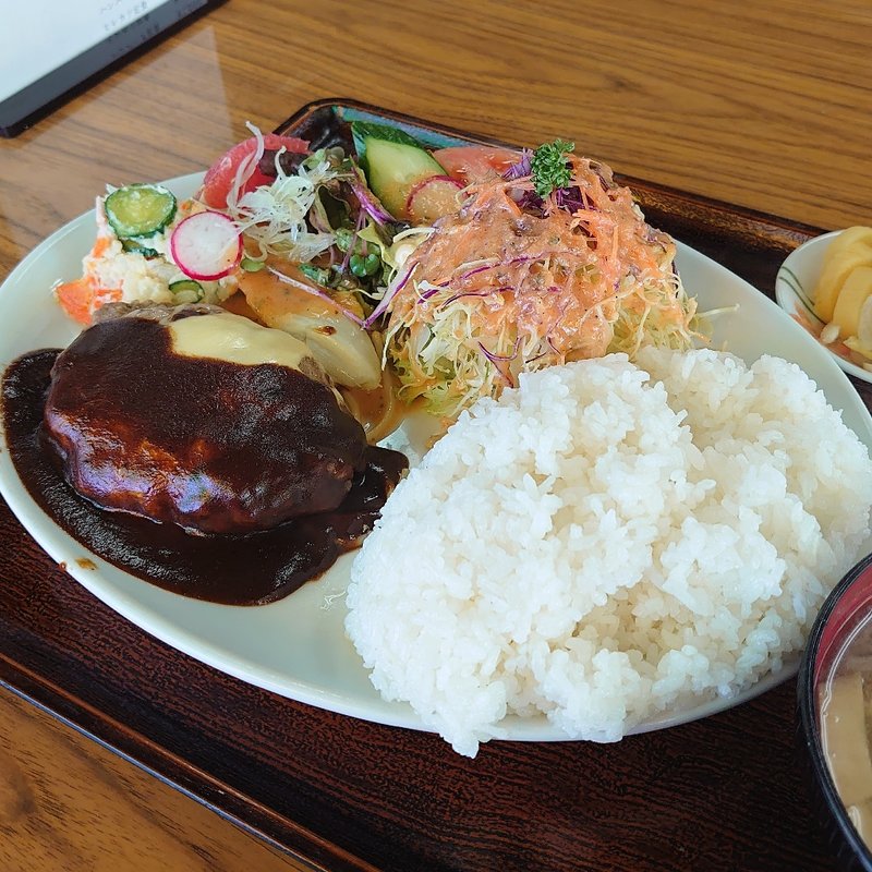 ハンバーグ定食＋大盛り(むさしや食堂 )