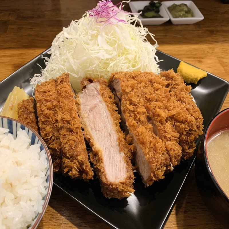 肩ロースかつ定食(とんかつ檍のカレー屋 いっぺこっぺ 西新宿店)