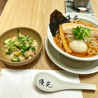 貝出汁醤油ラーメン&中華風鶏ささみサラダ丼セット(IZAMESHI Dish)