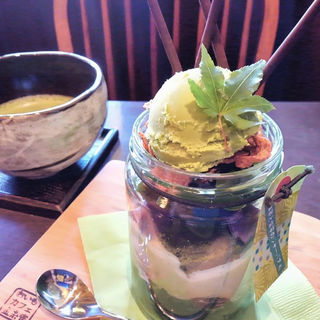 抹茶と紫芋のジャーパフェ(おいもカフェ 金糸雀)