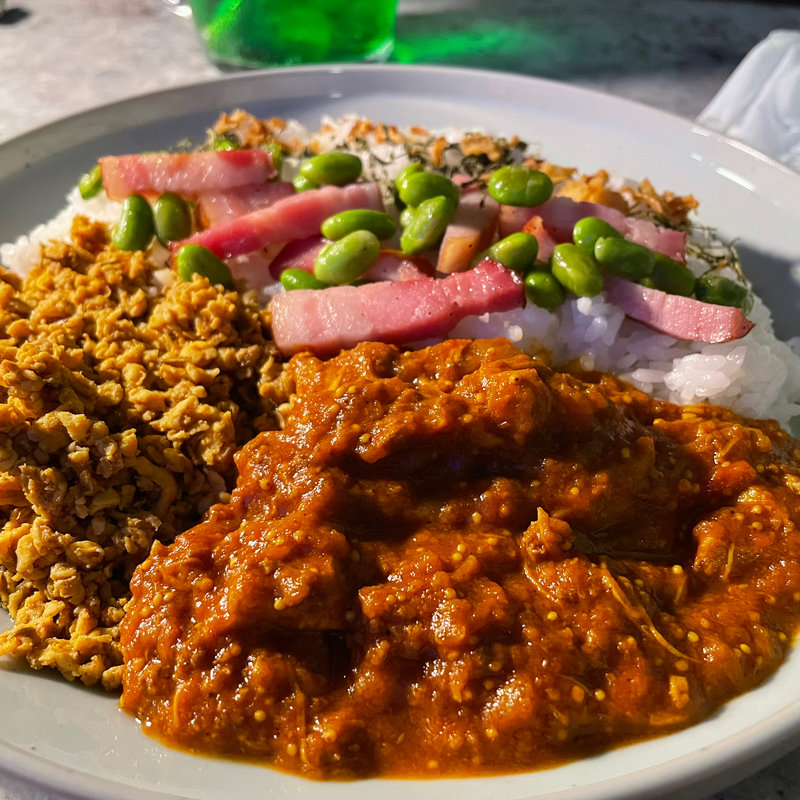 次元大介ベーコン豆のスパイスカレー(PLUSTOKYO)