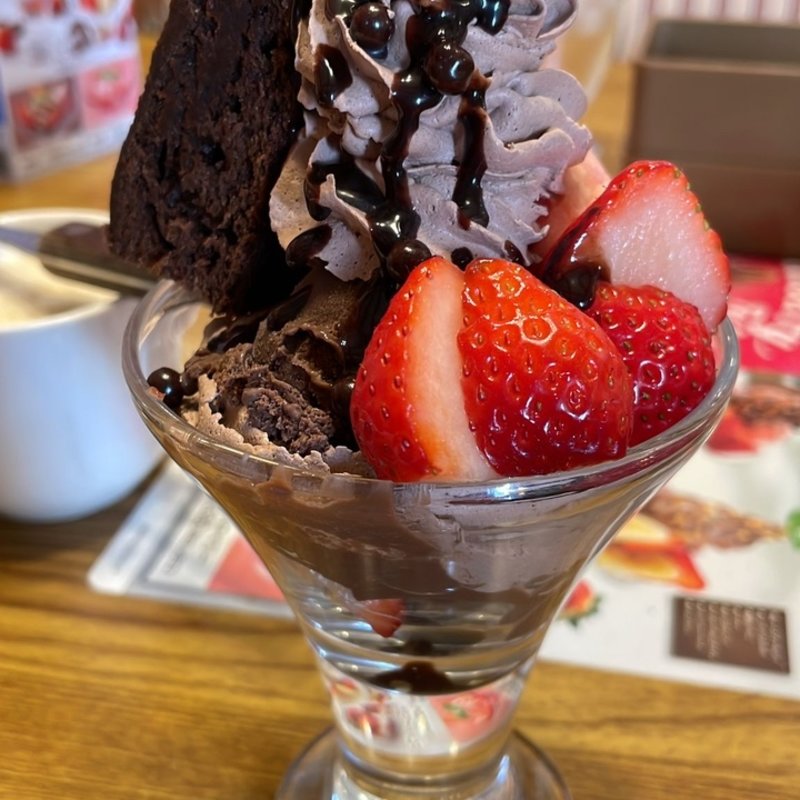 苺チョコOnlyパフェ(ビッグボーイ 高槻店)