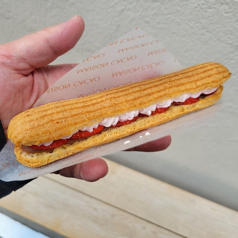 生チョコエクレア　あまおう(MAISON CACAO)