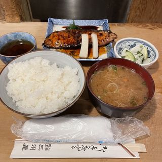ぶりの照焼き定食となめこ汁(三州屋 飯田橋 （さんしゅうや）)