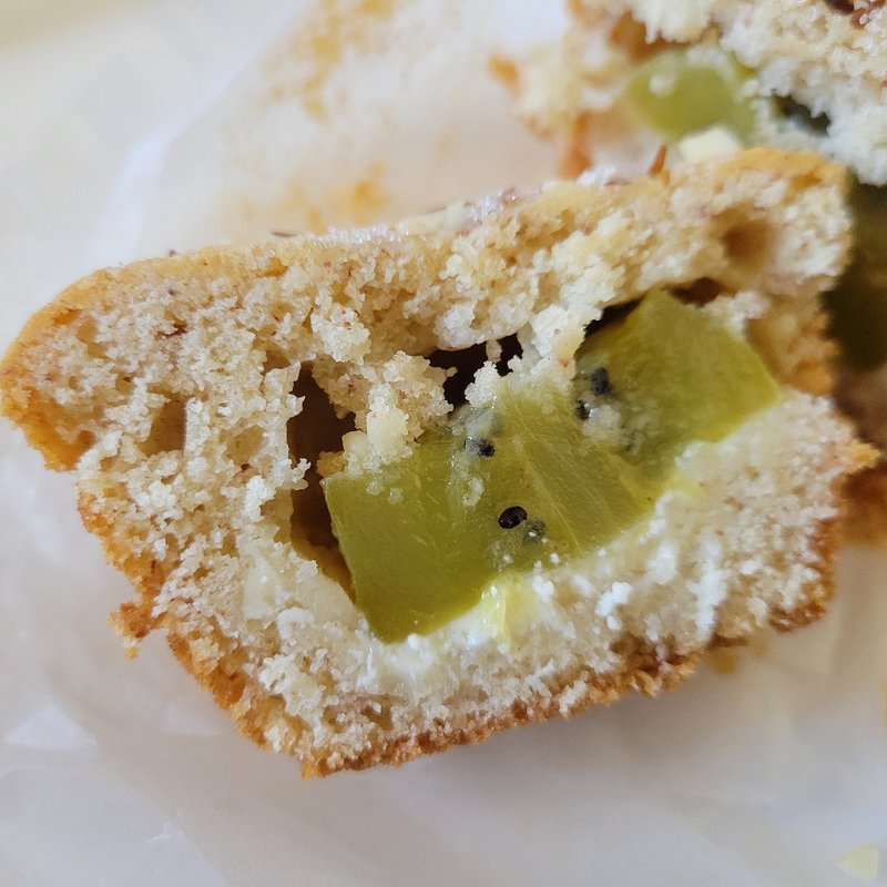 マフィン kiwi&cream(okashi nikaido)
