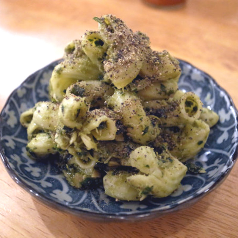 ツナと生バジルのジェノベーゼマカロニサラダ(立呑みソルト)