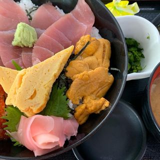三色丼(大盛)(漁師料理 かなや )