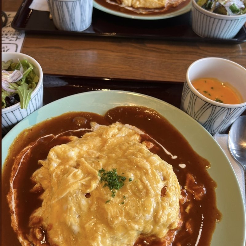 とろとろ卵のオムライス(洋食ビストロ にっころや)