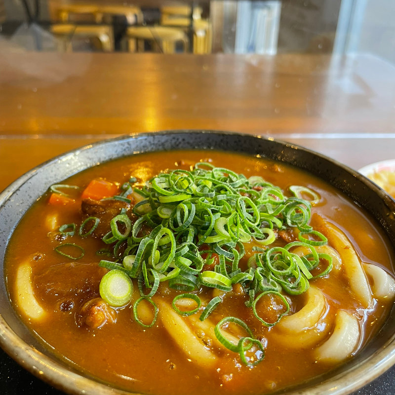 牛すじカレーうどん(こがね製麺所 東京工房森下店)