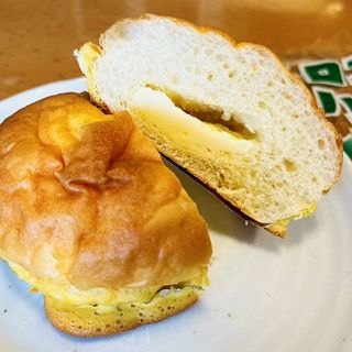 メロンパン(岡田製パン )